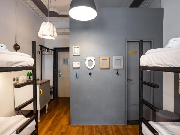 Miss Sophie's New Town & Wellness : photo 2 de la chambre quadruple room with 4 bunk beds