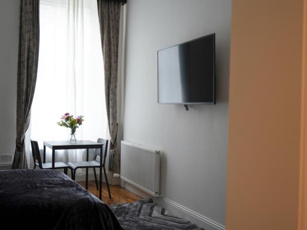 S.H Apartments : photo 3 de la chambre superior studio with jacuzzi bath tub