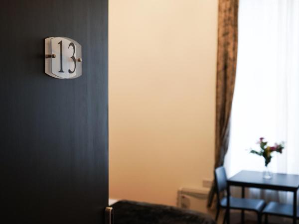 S.H Apartments : photo 8 de la chambre superior studio with jacuzzi bath tub