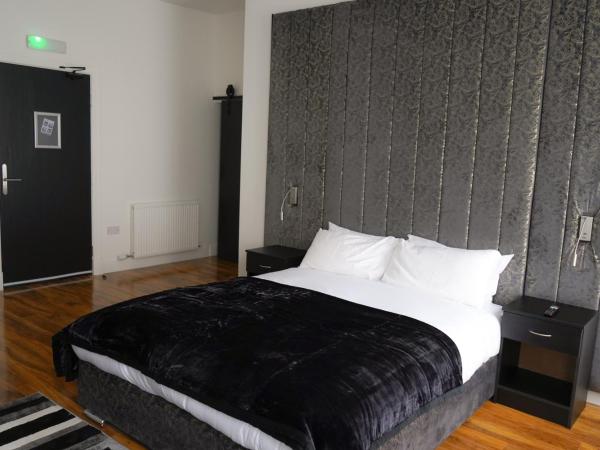 S.H Apartments : photo 4 de la chambre superior studio with fireplace