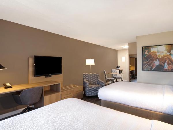 Days Inn by Wyndham Victoria Uptown : photo 3 de la chambre suite avec 2 lits queen-size - vue limitée - non-fumeurs