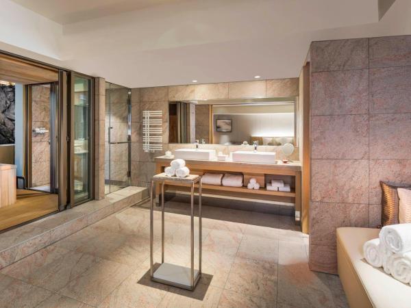 Suiran, a Luxury Collection Hotel, Kyoto : photo 2 de la chambre shirosumire chambre plus spacieuse avec 1 lit king-size - vue sur arashiyama