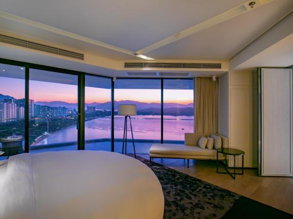 The Shanhaitian Resort Sanya, Autograph Collection : photo 1 de la chambre catwalk suite 