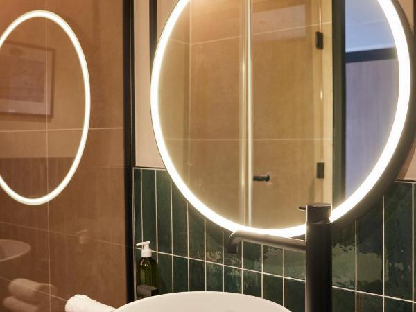 Le Parchamp, a Tribute Portfolio Hotel, Paris Boulogne : photo 2 de la chambre chambre lit king-size deluxe