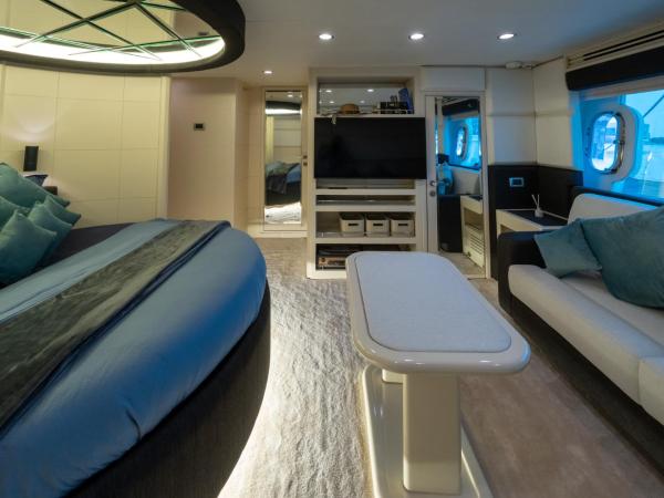 Holiday yacht in Dubai : photo 4 de la chambre mobile home