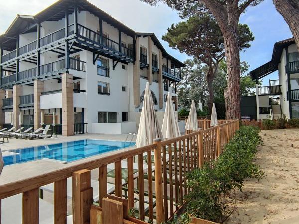 Hôtel Ibaia : photo 2 de la chambre chambre double avec balcon - vue sur port-piscine