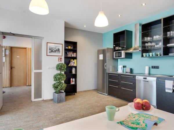 Lækur Guesthouse : photo 5 de la chambre chambre quadruple Économique avec salle de bains commune