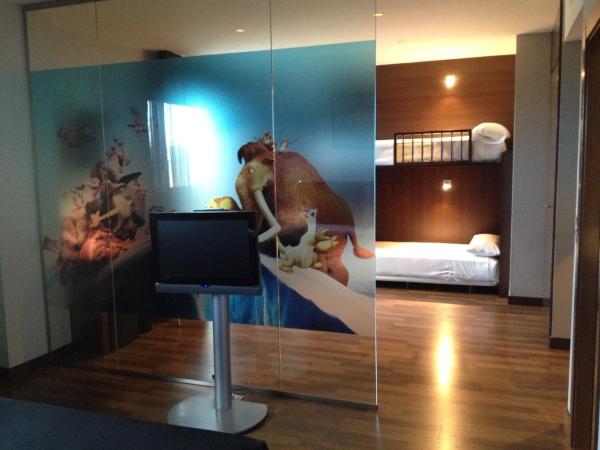 TaCH Madrid Airport : photo 2 de la chambre chambre quadruple