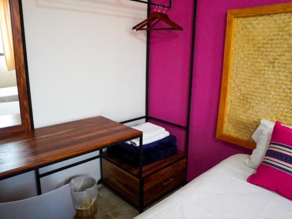 HOSTAL CHOCOLATE CALENDA : photo 10 de la chambre chambre lits jumeaux avec salle de bains commune