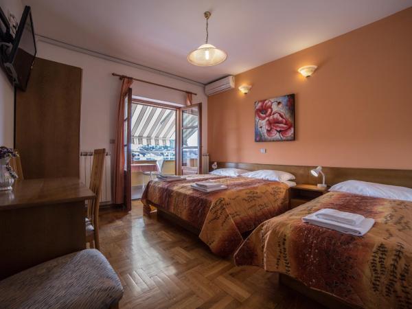 B@B Valbruna : photo 1 de la chambre chambre triple avec balcon