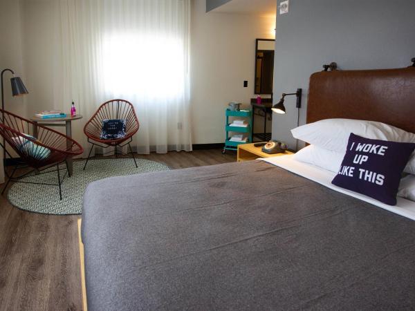 MOXY New Orleans Downtown/French Quarter Area : photo 1 de la chambre chambre lit king-size