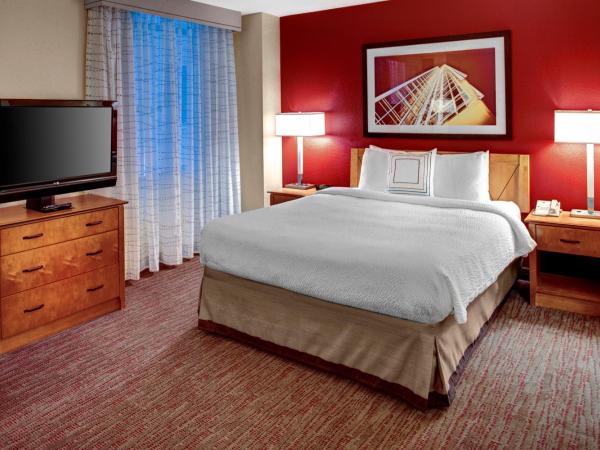 Residence Inn Atlanta Midtown 17th Street : photo 1 de la chambre suite 1 chambre lit queen-size avec canapé-lit
