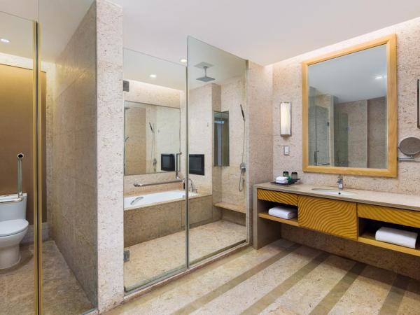 Four Points by Sheraton Hainan, Sanya : photo 6 de la chambre full ocean view family suite with two king bed