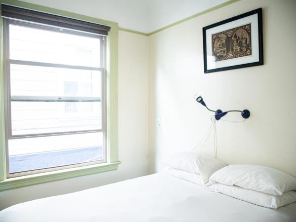 Green Tortoise Hostel : photo 3 de la chambre chambre standard avec salle de bains commune