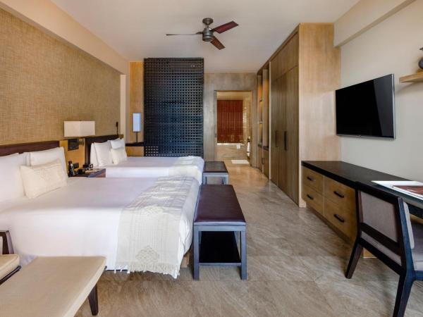 Casa Maat at JW Marriott Los Cabos Beach Resort & Spa : photo 1 de la chambre chambre double de luxe avec 2 lits doubles et vue sur l'océan