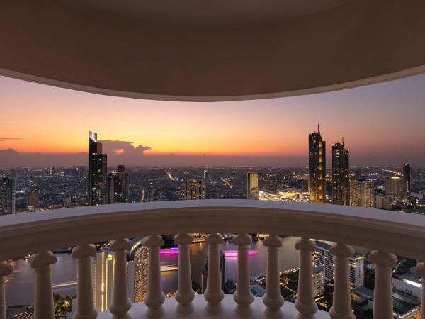 lebua at State Tower : photo 7 de la chambre suite tower club avec salon - vue sur rivière 