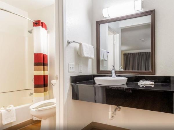 Red Roof Inn Phoenix- Midtown : photo 1 de la chambre chambre lit queen-size de luxe - non-fumeurs