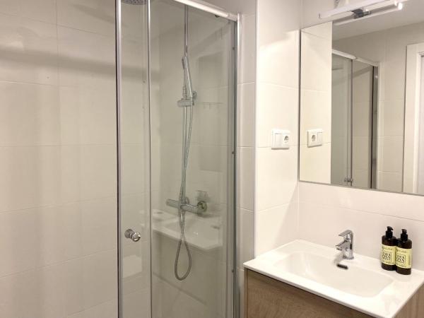 Habitación en Playa Malvarrosa con baño privado -No AC- : photo 7 de la chambre chambre double Économique