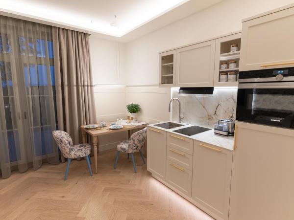 SCHLOSSRESIDENZ - Boutique Apartments & Hotel Suiten : photo 10 de la chambre chambre double avec balcon