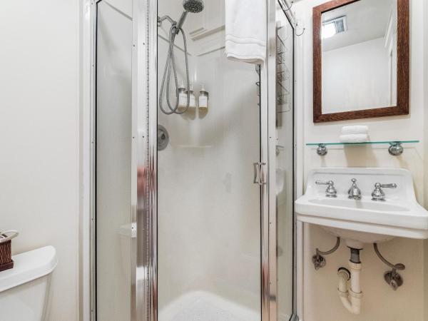 Seattle Gaslight Inn : photo 5 de la chambre deluxe queen room 205 - private bathroom & terrace