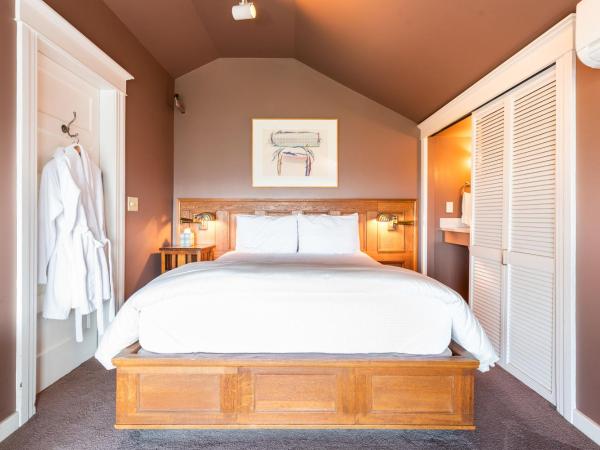 Seattle Gaslight Inn : photo 5 de la chambre deluxe queen room 306 - private detached bathroom