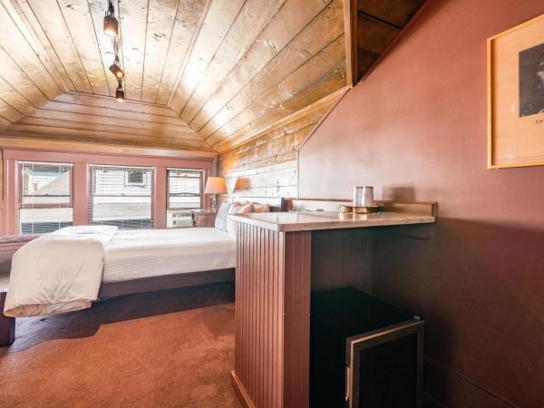 Seattle Gaslight Inn : photo 7 de la chambre deluxe queen room 307 - shared bathroom