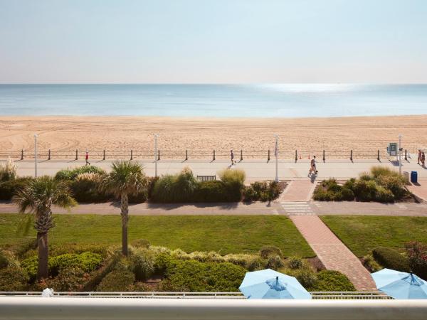 Sheraton Oceanfront Hotel : photo 4 de la chambre chambre 1 lit king-size - vue sur piscine