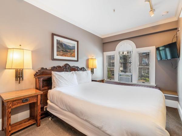 Seattle Gaslight Inn : photo 7 de la chambre queen suite two room 204 - private bathroom