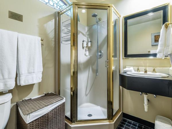 Seattle Gaslight Inn : photo 9 de la chambre deluxe queen room 306 - private detached bathroom