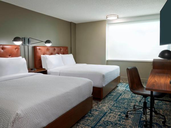 Four Points by Sheraton Toronto Airport : photo 1 de la chambre chambre traditionnelle avec 2 lits queen-size