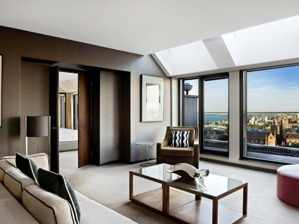 Sheraton Grand Sydney Hyde Park : photo 2 de la chambre suite royale 1 chambre avec 1 lit king-size et accès au salon club