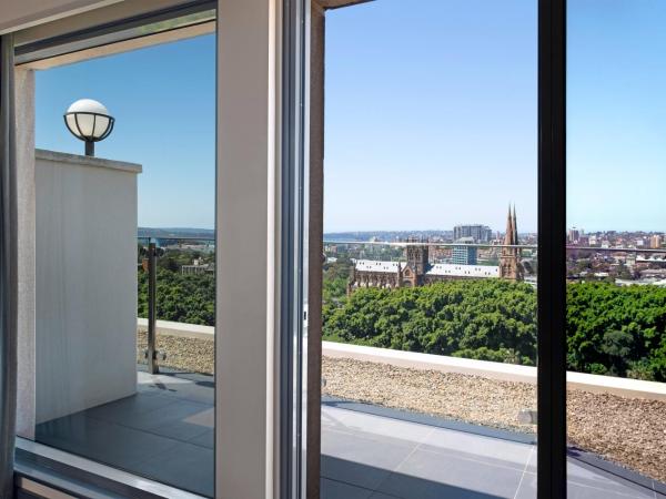 Sheraton Grand Sydney Hyde Park : photo 4 de la chambre grande chambre exécutive avec terrasse - accès au salon club