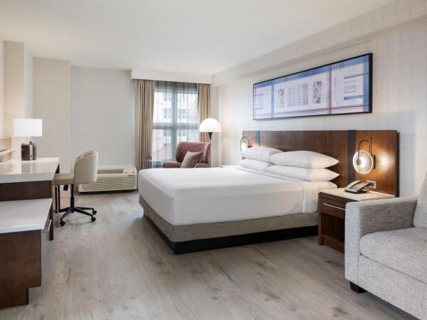 Delta Hotels by Marriott Grand Okanagan Resort : photo 3 de la chambre chambre lit king-size deluxe