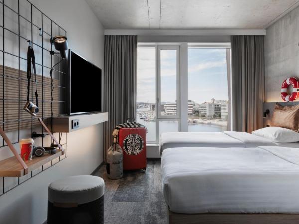 Moxy Bergen : photo 1 de la chambre chambre avec 2 lits jumeaux/simples - vue sur mer