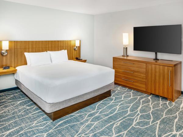 Hyatt Place Waikiki Beach : photo 8 de la chambre specialty king room with sofa bed and city view