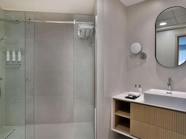 Residence Inn by Marriott Sheikh Zayed Road, Dubai : photo 1 de la chambre studio 1 lit king-size deluxe - vue sur ville