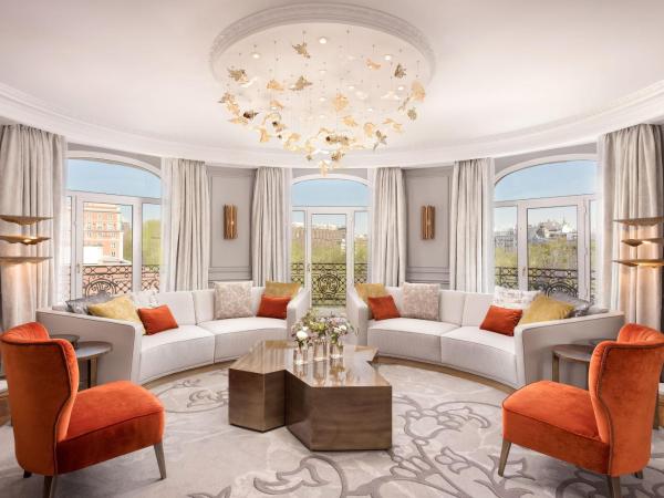 The Westin Palace, Madrid : photo 3 de la chambre suite royale - vue sur fontaine de neptune