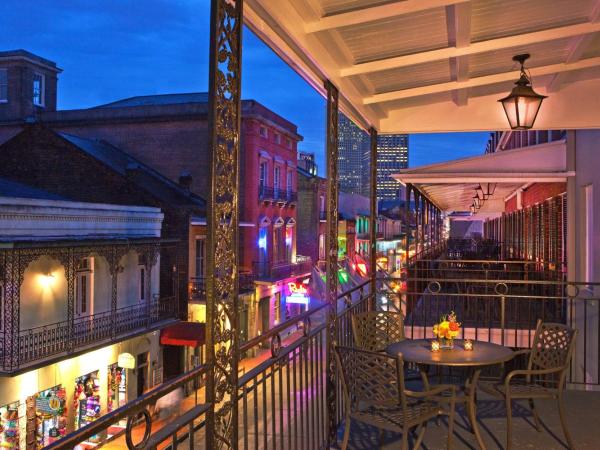 Four Points by Sheraton French Quarter : photo 4 de la chambre chambre premium avec 1 lit king-size et balcon - vue sur rue bourbon