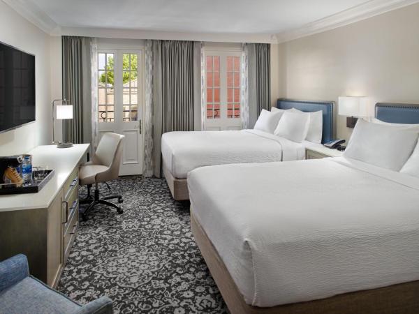 Four Points by Sheraton French Quarter : photo 1 de la chambre chambre deluxe avec 2 lits doubles et balcon - vue sur rue de toulouse