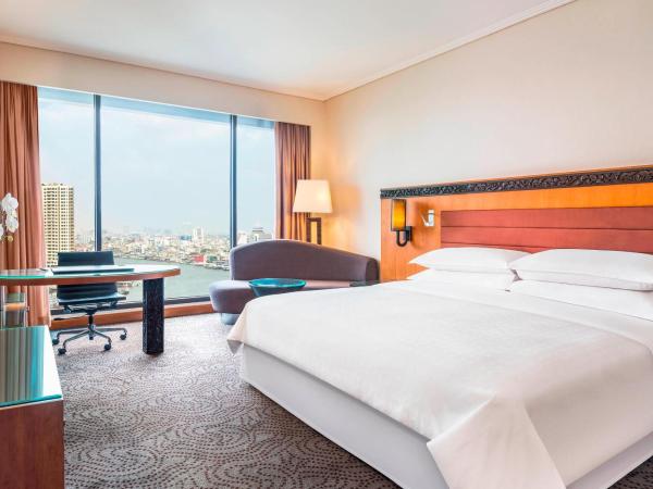 Royal Orchid Sheraton Hotel and Towers : photo 7 de la chambre chambre club deluxe avec 1 lit king-size et accès au salon club - vue sur rivière