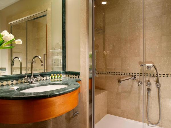 Four Points by Sheraton Siena : photo 5 de la chambre chambre lit king-size classique