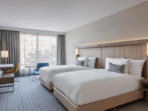 Courtyard by Marriott Szczecin City : photo 2 de la chambre guest room with 2 double, city view