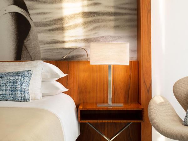 JW Marriott Cannes : photo 5 de la chambre chambre deluxe - vue sur ville