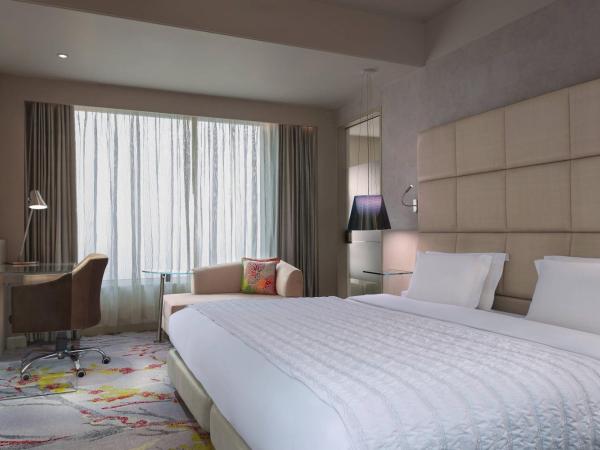 Le Meridien Gurgaon, Delhi NCR : photo 6 de la chambre deluxe room with cityscape view, king bed, inr 1000 credit, late check-out by 1300 hours and early check-in by 1400 hours and 15% discount on f&b   
