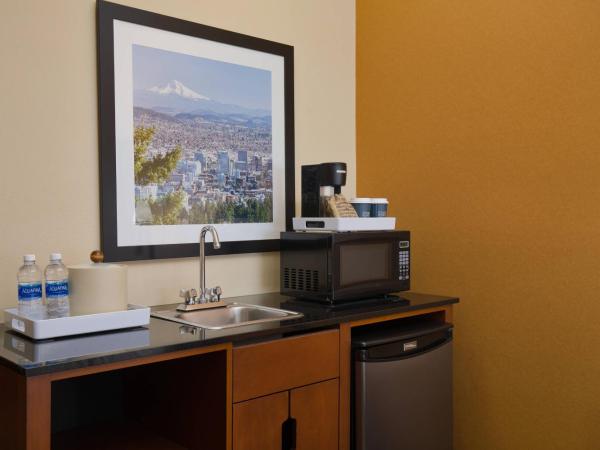 Four Points by Sheraton Portland East : photo 2 de la chambre grande chambre deluxe avec lit king-size