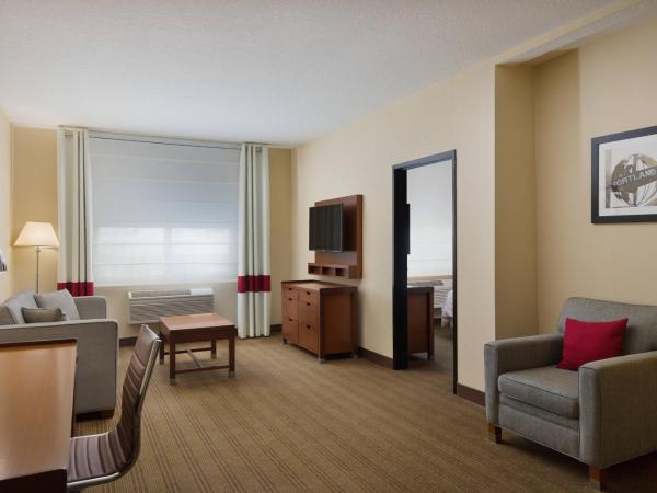 Four Points by Sheraton Portland East : photo 2 de la chambre executive queen suite, 1 bedroom executive suite