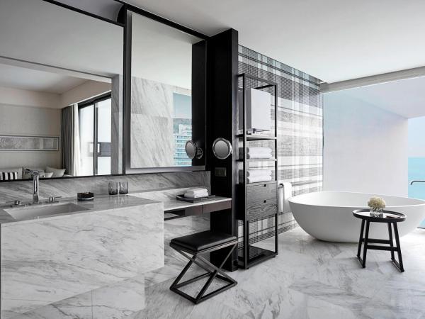 The Shanhaitian Resort Sanya, Autograph Collection : photo 10 de la chambre chambre lit king-size glamour avec balcon - vue sur océan