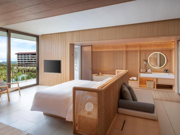 The Taikang Sanya, a Tribute Portfolio Resort : photo 1 de la chambre deluxe king suite with balcony and ocean view
