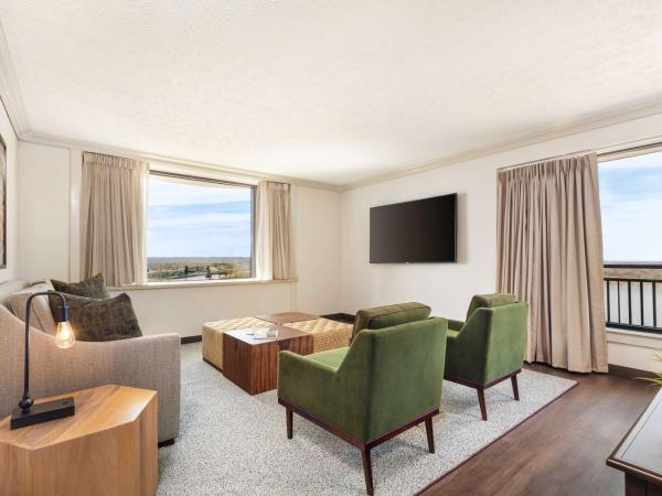 Galt House Hotel, A Trademark Collection Hotel : photo 2 de la chambre suite lit queen-size deluxe - vue sur eau - non-fumeurs/tour ouest