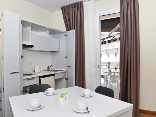 Hotel Eden : photo 2 de la chambre appartement 1 chambre avec terrasse, accès à la plage et parking